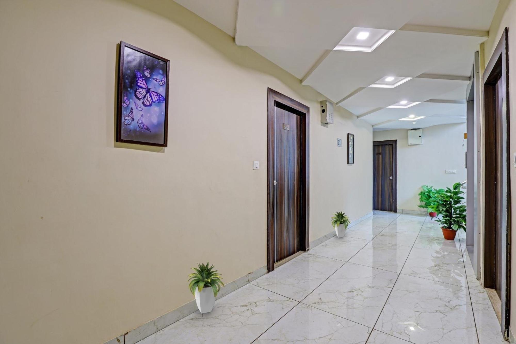 Collection O Hotel Raj Palace Vadodara Dış mekan fotoğraf
