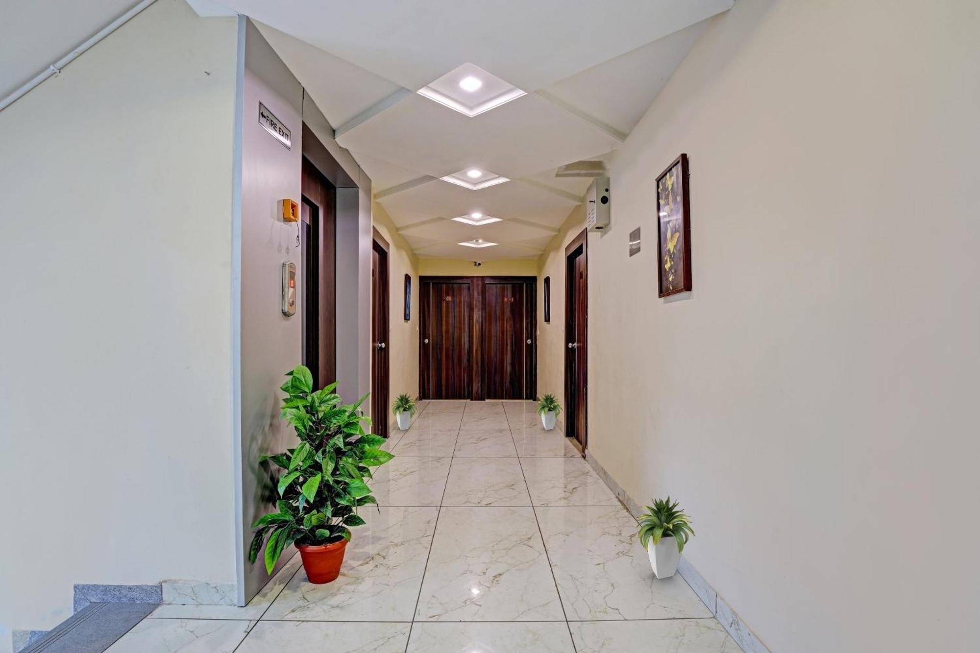 Collection O Hotel Raj Palace Vadodara Dış mekan fotoğraf