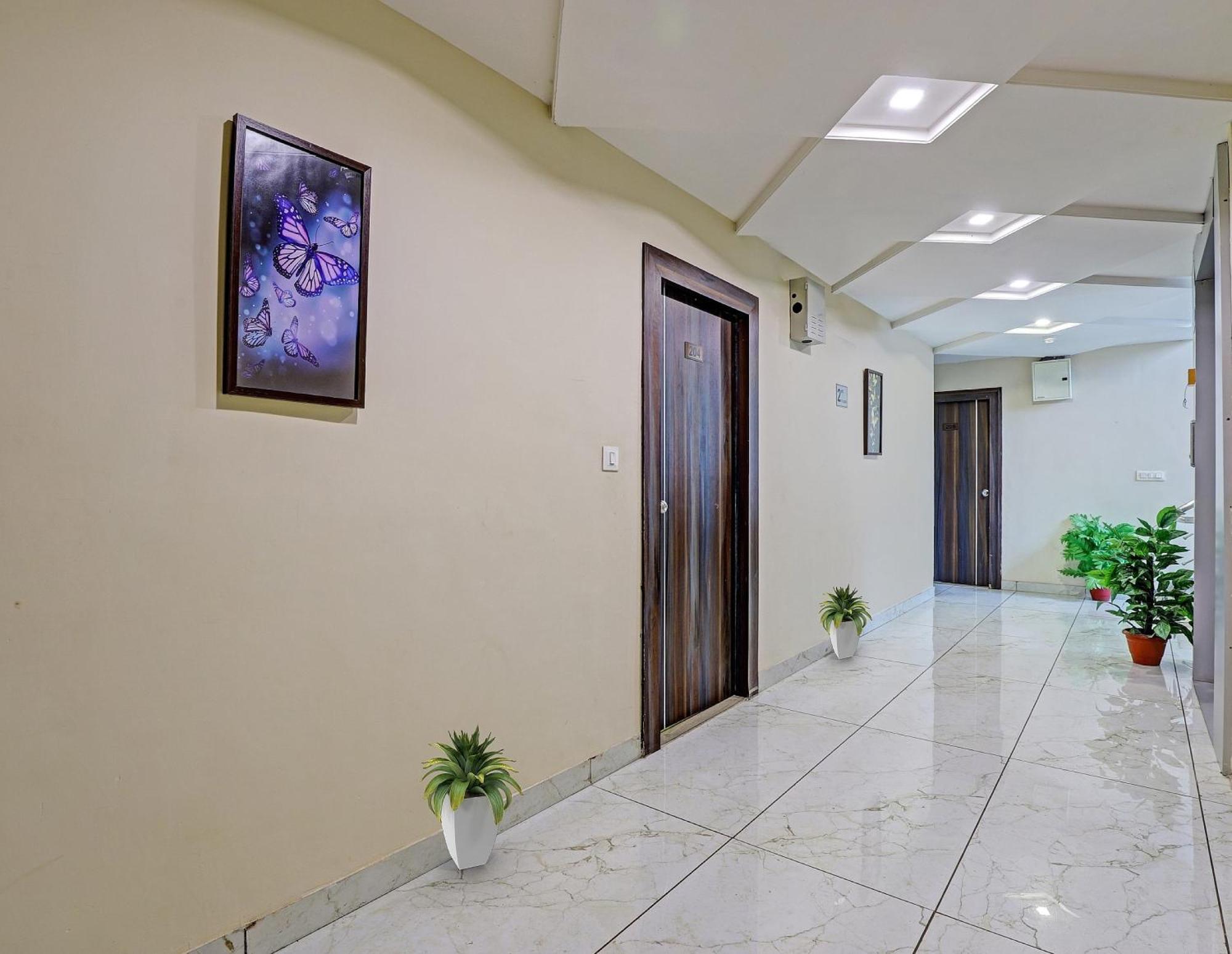 Collection O Hotel Raj Palace Vadodara Dış mekan fotoğraf